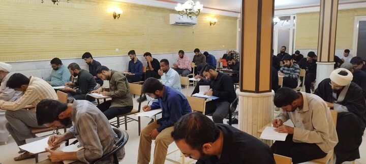 تصاویر/ آزمون طلاب موسسه آموزش عالی حوزوی ائمه اهل‌البیت(ع) کاشان