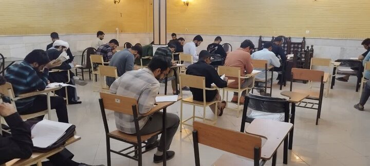 تصاویر/ آزمون طلاب موسسه آموزش عالی حوزوی ائمه اهل‌البیت(ع) کاشان