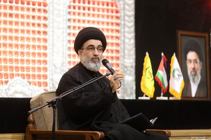 چشم‌های زائران کریمه اهل‌بیت (س) گریان شهادت مظلومانه کریم اهل‌بیت(ع) شد