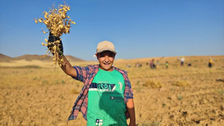 تصاویر/ طلبه مدرسه آیت‌ الله آخوند(ره) دانش‌ آموزان را به تجربه‌ای متفاوت از زندگی برد