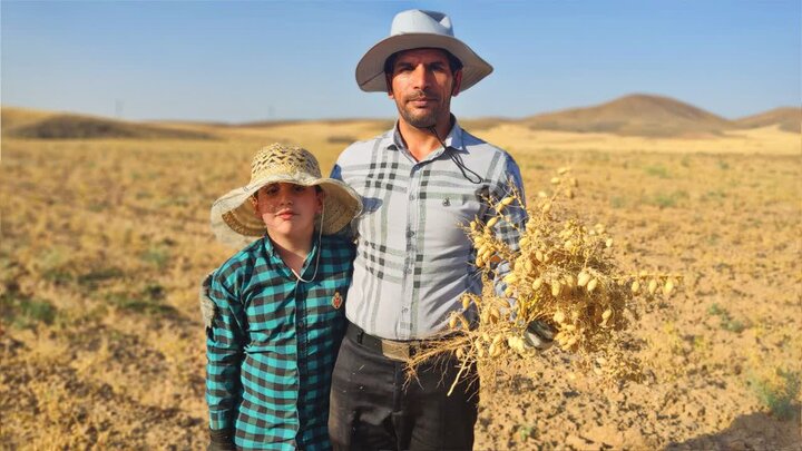 تصاویر/ طلبه مدرسه آیت‌ الله آخوند(ره) دانش‌ آموزان را به تجربه‌ای متفاوت از زندگی برد