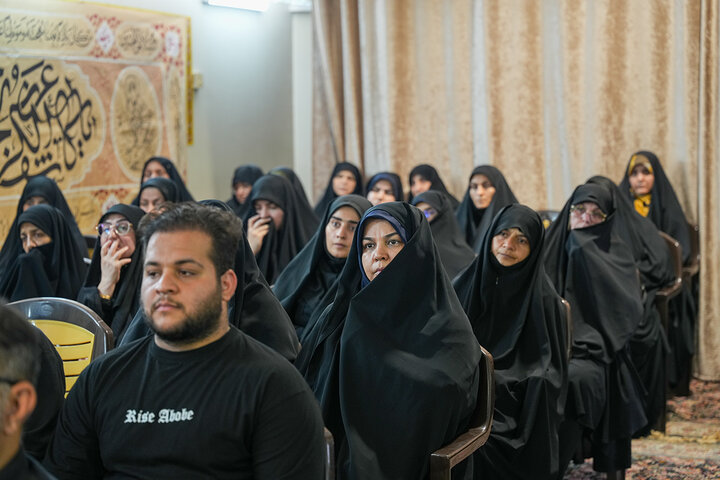 آخرین نشست توجیهی خادمان حرم بانوی کرامت برای خدمت‌رسانی به زائران اربعین + تصاویر و فیلم