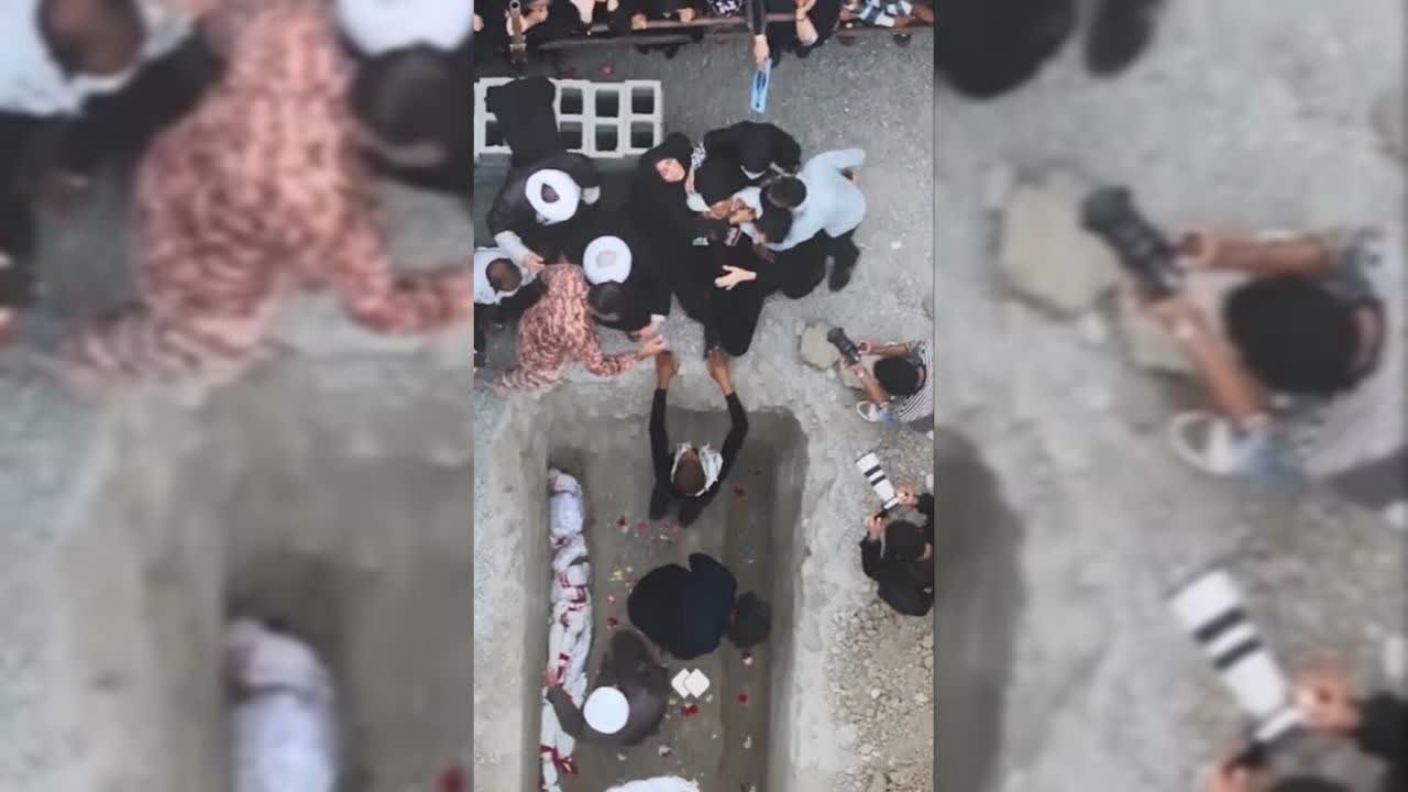 فيديو | أمٌّ في ميناب لا تريد أن يكون عناقُها لجسدِ طفلها وداعَها الأخير