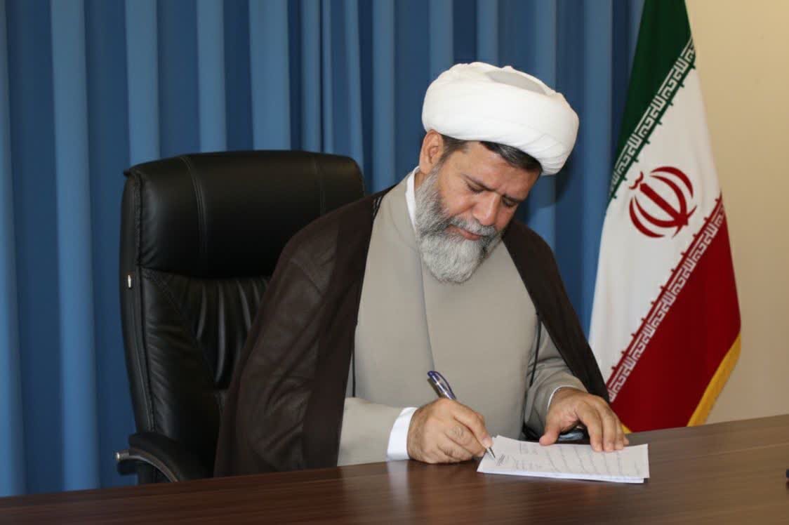 قدردانی مدیر حوزه علمیه فارس از علیرضا افتخاری به‌پاس تولید آثار ماندگار در رثای آقای شهید ایران