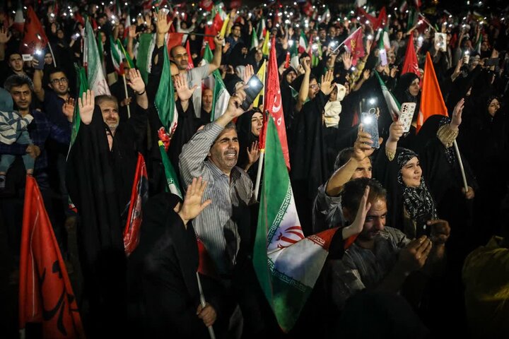 تصاویر / حضور مردم استان قزوین در ایستگاه صد وچهل وپنج ووداع با جانباز دوران دفاع مقدس