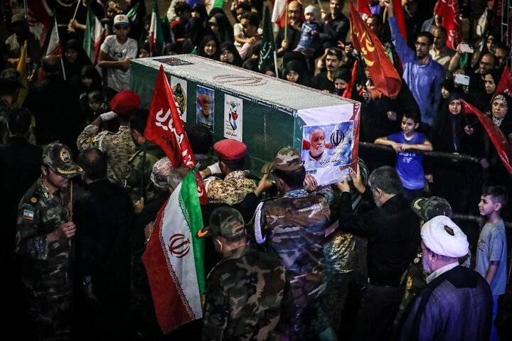 تصاویر / حضور مردم استان قزوین در ایستگاه صد وچهل وپنج ووداع با جانباز دوران دفاع مقدس
