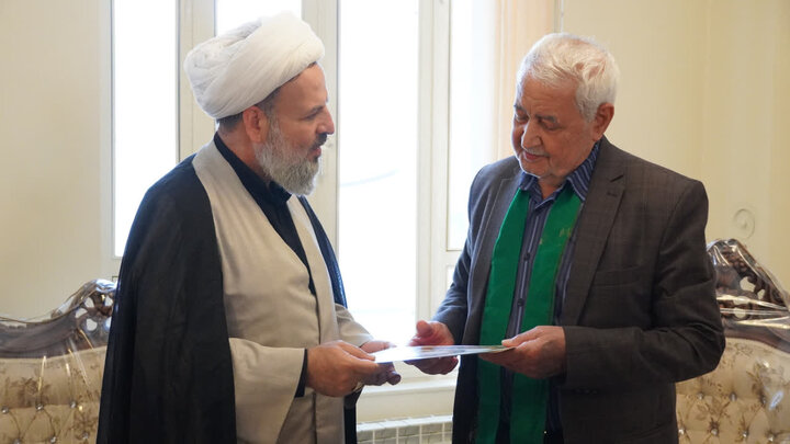 تصاویر/ تجلیل از خانواده شهید سجادی‌منظور با حضور مدیرکل تبلیغات اسلامی استان همدان