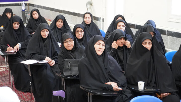 تصاویر/ دیدار مدیرکل تبلیغات اسلامی همدان با فعالان فرهنگی و قرآنی بانوان ملایر