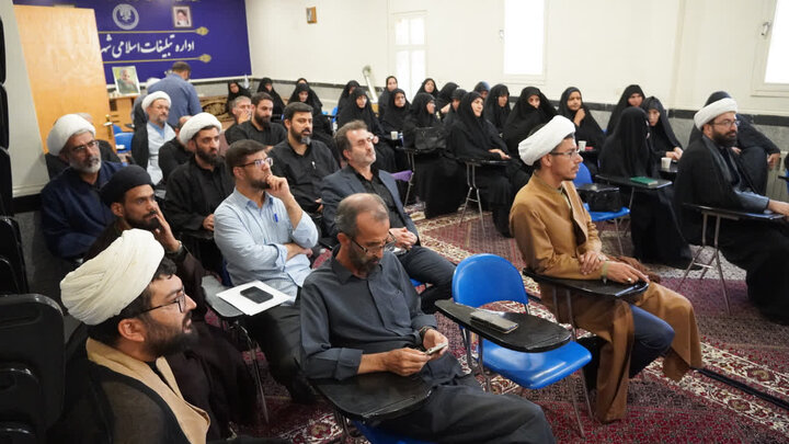 تصاویر/ دیدار مدیرکل تبلیغات اسلامی همدان با فعالان فرهنگی و قرآنی بانوان ملایر