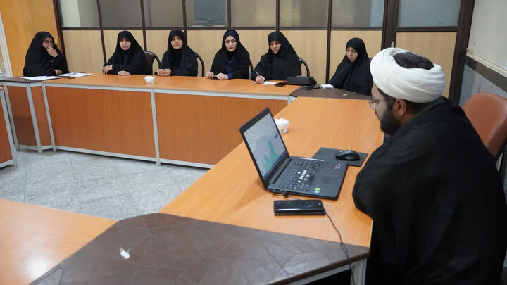 تصاویر/ دیدار و گفت‌وگوی معاون فرهنگی تبلیغی تبلیغات اسلامی همدان با فعالان فرهنگی و تبلیغی ملایر