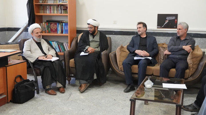 تصاویر/ نشست مدیرکل تبلیغات اسلامی همدان با کارکنان اداره تبلیغات اسلامی ملایر