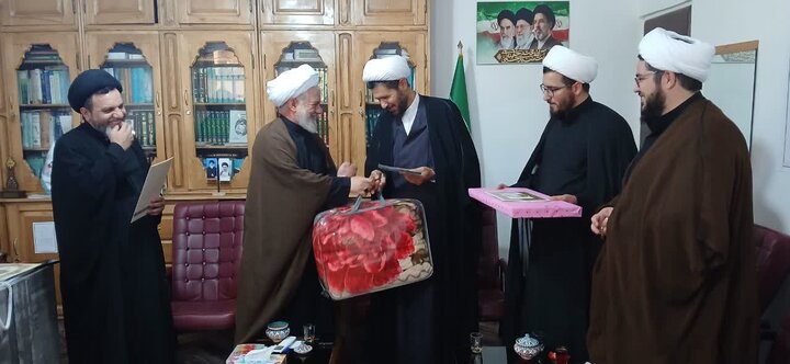 تصاویر/ حجت‌ الاسلام حیدری مدیر جدید مدرسه علمیه اسدآباد معرفی شد