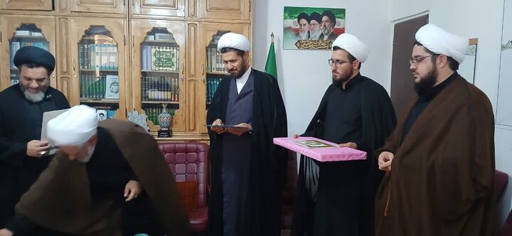 تصاویر/ حجت‌ الاسلام حیدری مدیر جدید مدرسه علمیه اسدآباد معرفی شد