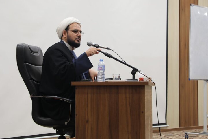 تصاویر/ برگزاری دوره توانمندسازی شیوه‌های مواجهه با نسل نو در حوزه علمیه یزد
