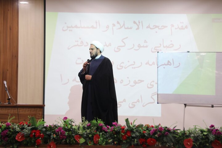 تصاویر/ برگزاری دوره توانمندسازی شیوه‌های مواجهه با نسل نو در حوزه علمیه یزد