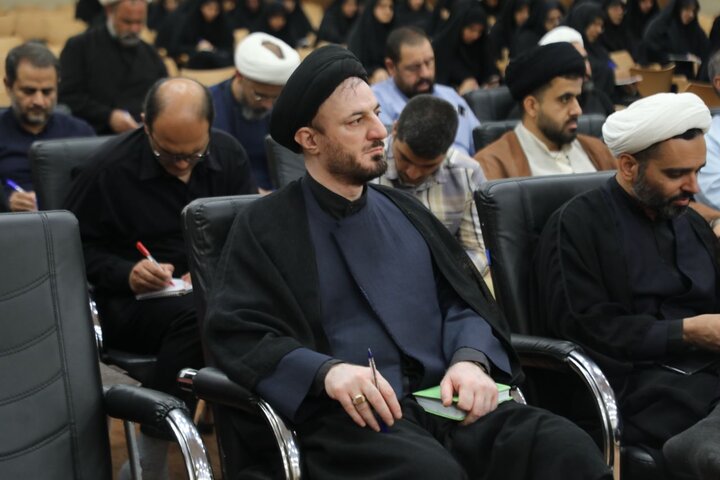 تصاویر/ برگزاری دوره توانمندسازی شیوه‌های مواجهه با نسل نو در حوزه علمیه یزد
