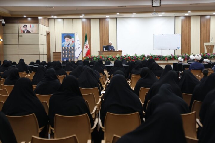 تصاویر/ برگزاری دوره توانمندسازی شیوه‌های مواجهه با نسل نو در حوزه علمیه یزد