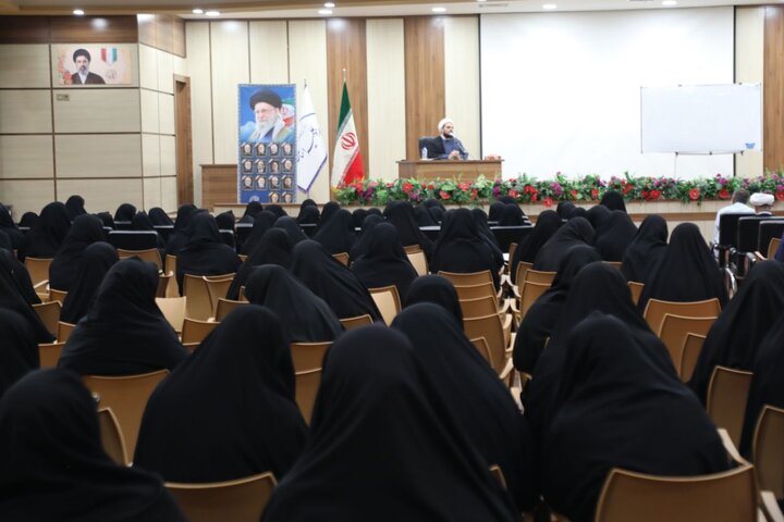 تصاویر/ برگزاری دوره توانمندسازی شیوه‌های مواجهه با نسل نو در حوزه علمیه یزد