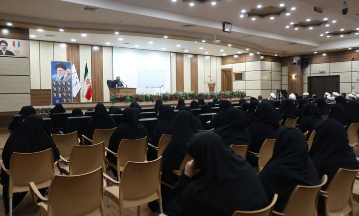 تصاویر/ برگزاری دوره توانمندسازی شیوه‌های مواجهه با نسل نو در حوزه علمیه یزد