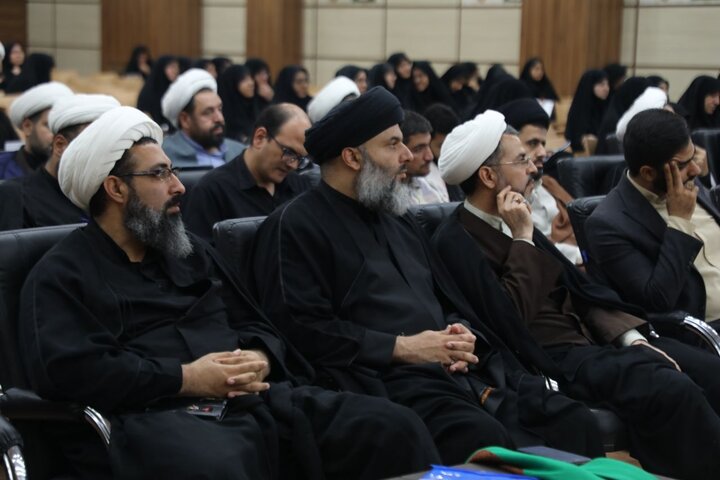 تصاویر/ برگزاری دوره توانمندسازی شیوه‌های مواجهه با نسل نو در حوزه علمیه یزد