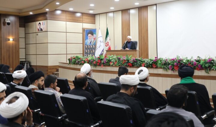تصاویر/ برگزاری دوره توانمندسازی شیوه‌های مواجهه با نسل نو در حوزه علمیه یزد
