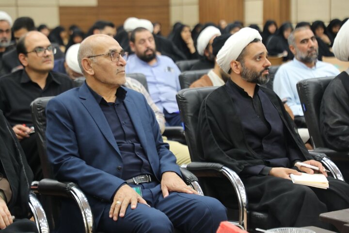 تصاویر/ برگزاری دوره توانمندسازی شیوه‌های مواجهه با نسل نو در حوزه علمیه یزد