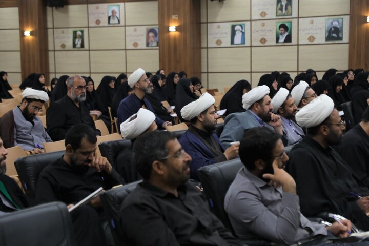 تصاویر/ برگزاری دوره توانمندسازی شیوه‌های مواجهه با نسل نو در حوزه علمیه یزد