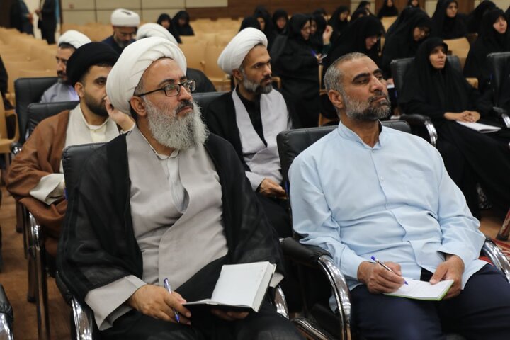 تصاویر/ برگزاری دوره توانمندسازی شیوه‌های مواجهه با نسل نو در حوزه علمیه یزد