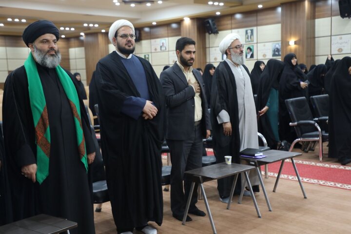تصاویر/ برگزاری دوره توانمندسازی شیوه‌های مواجهه با نسل نو در حوزه علمیه یزد