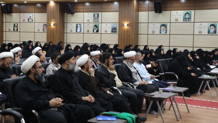 تصاویر/ برگزاری دوره توانمندسازی شیوه‌های مواجهه با نسل نو در حوزه علمیه یزد