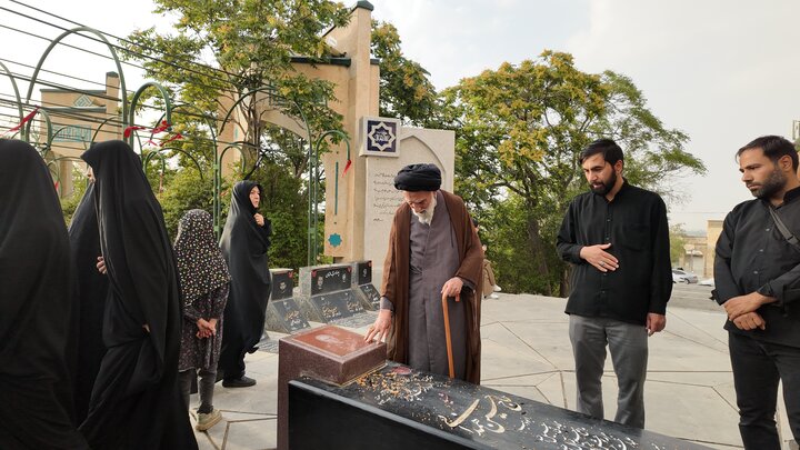 تصاویر/ حضور آیت‌الله موسوی اصفهانی در مزار شهدای همدان