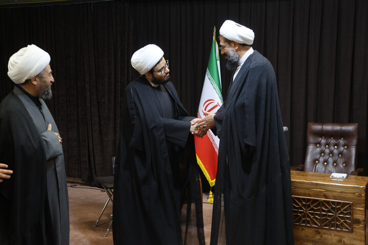 دیدار امام جمعه همدان با رئیس مرکز خدمات