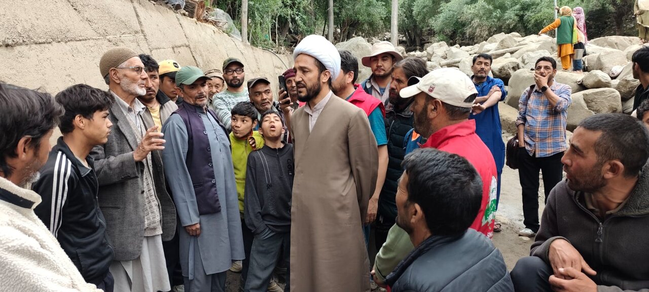 کارگل لداخ میں سیلاب؛ حجت الاسلام ناظر مہدی محمدی کا متاثرہ علاقوں کا دورہ اور امدادی کاروائیوں پر تاکید
