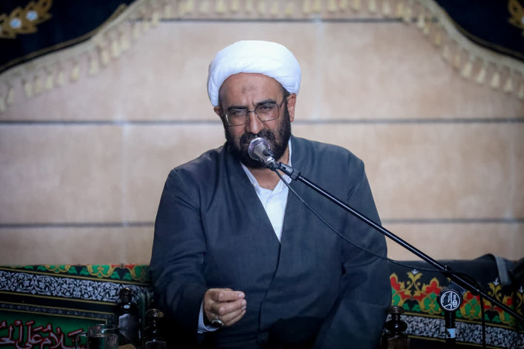 پیاده روی اربعین حسینی به یک حرکت عظیم برای امت اسلامی تبدیل شده است پیاده روی اربعین حسینی به یک حرکت عظیم برای امت اسلامی تبدیل شده است