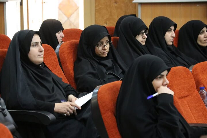 تصاویر/برگزاری دوره توانمندسازی طلاب شاغل در آموزش و پرورش استان لرستان
