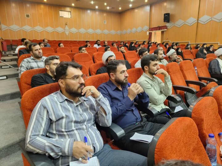 تصاویر/برگزاری دوره توانمندسازی طلاب شاغل در آموزش و پرورش استان لرستان