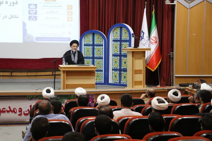 تصاویر/برگزاری دوره توانمندسازی طلاب شاغل در آموزش و پرورش استان لرستان