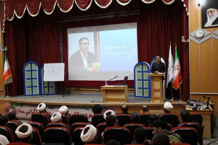 تصاویر/برگزاری دوره توانمندسازی طلاب شاغل در آموزش و پرورش استان لرستان