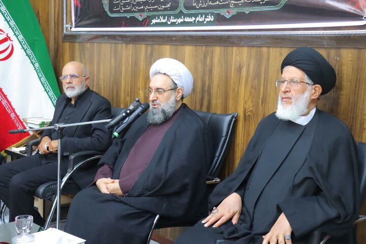 تصاویر/ مراسم روضه‌خوانی در دفتر امام‌ جمعه اسلامشهر