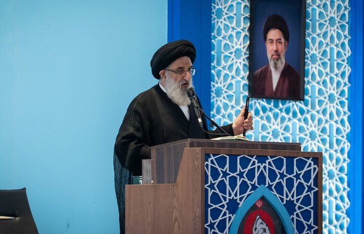 مخالفت امام جمعه کرج با احیای مذاکرات و تأکید بر ادامه فشار بر دشمن