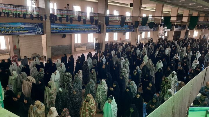 تصاویر/اقامه نماز عبادی سیاسی جمعه در خمین