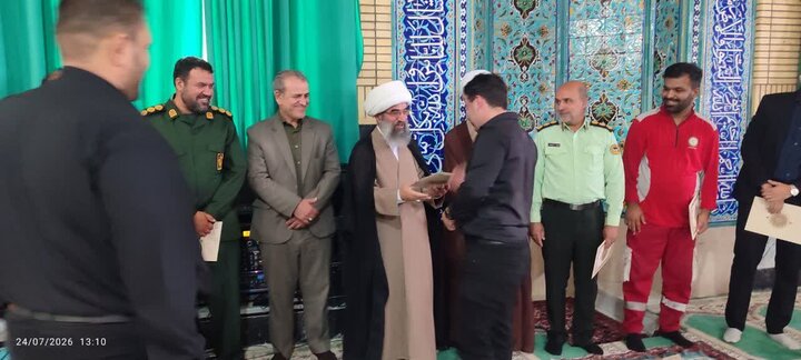 تصاویر/اقامه نماز عبادی سیاسی جمعه در زرندیه