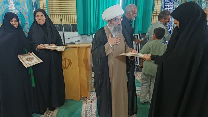 تصاویر/تقدیر امام جمعه شهرستان زرندیه، از پایگاه مقاومت بسیج خواهران یاس نبوی