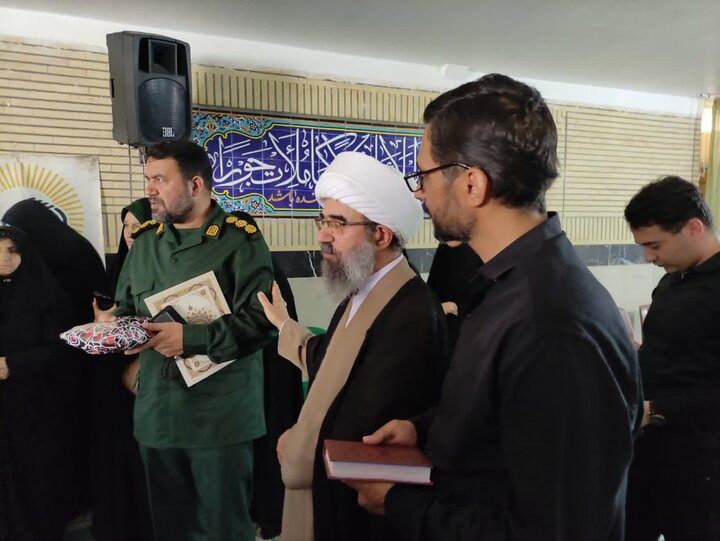 تصاویر/تقدیر امام جمعه شهرستان زرندیه، از پایگاه مقاومت بسیج خواهران یاس نبوی