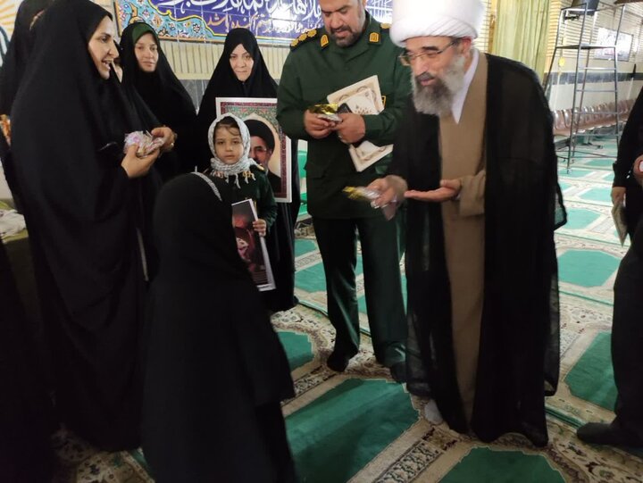 تصاویر/تقدیر امام جمعه شهرستان زرندیه، از پایگاه مقاومت بسیج خواهران یاس نبوی