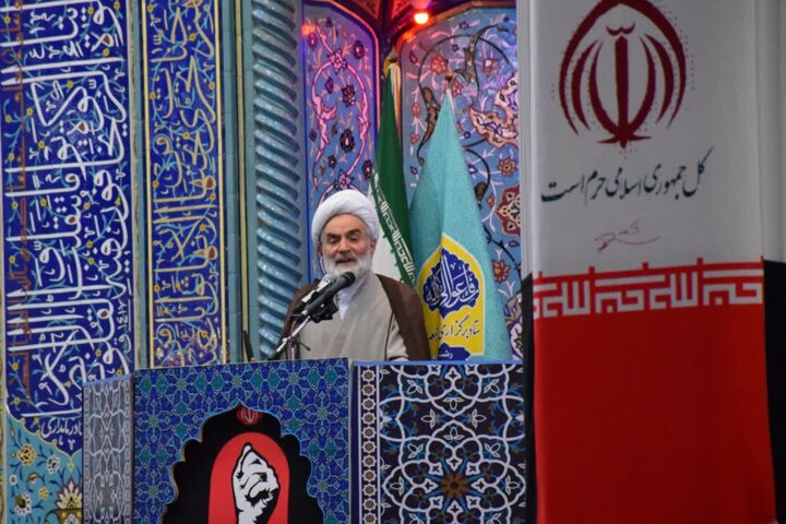 مسئولان با جدیت بیشتری در میدان خدمت به مردم حاضر باشند