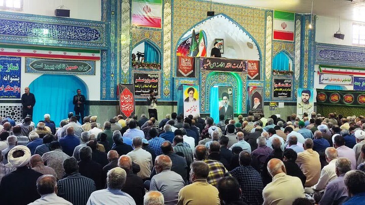 نماز جمعه، حج مستمندان و دریچه ای به سوی آمرزش و آرامش است