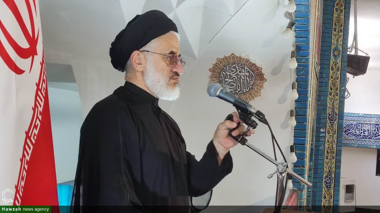 نماز جمعه، حج مستمندان و دریچه ای به سوی آمرزش و آرامش است