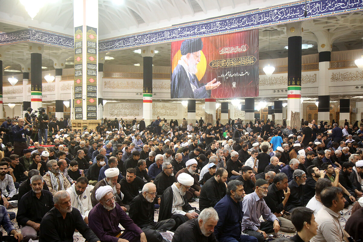 عتبه مقدس حسینی (ع) میزبان مراسم بزرگداشت امام شهید در قم + تصاویر
