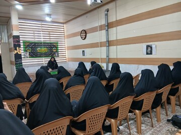 آیین بزرگداشت رهبر شهید در مدرسه علمیه فاطمیه نجف‌آباد برگزار شد